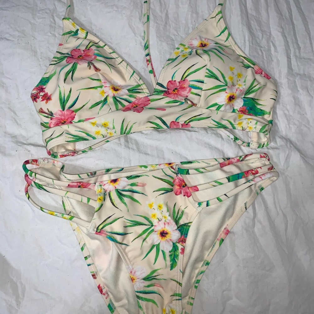 Floral bikini set